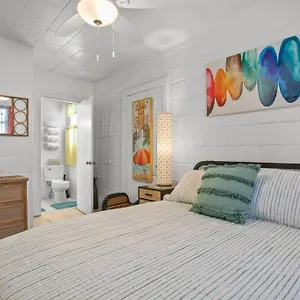 Holiday home Island Time 1br Waterfront Apt With View Of The Bay, Tampa